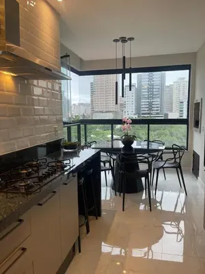 A cozinha ou kitchenette de Apto com 3 suites na quadra do mar em Meia Praia Itapema