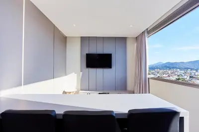 A planta de 1142 Elegance Flat Praia de Bombas Piscina