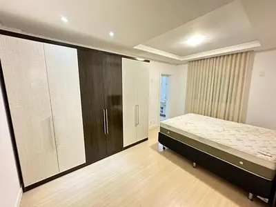 Uma cama ou camas num quarto em Apartment Meia Praia 3 Suites