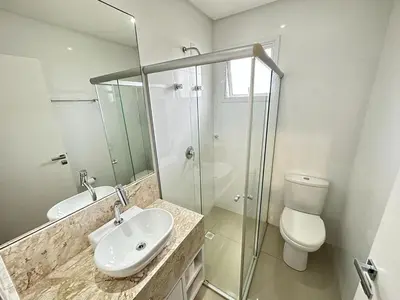 Uma casa de banho em Apartment Meia Praia 3 Suites