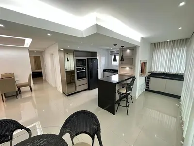 A cozinha ou kitchenette de Apartment Meia Praia 3 Suites