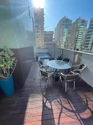 Uma varanda ou terraço em Apartment Meia Praia 3 Suites