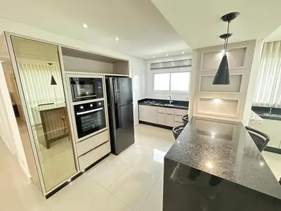A cozinha ou kitchenette de Apartment Meia Praia 3 Suites