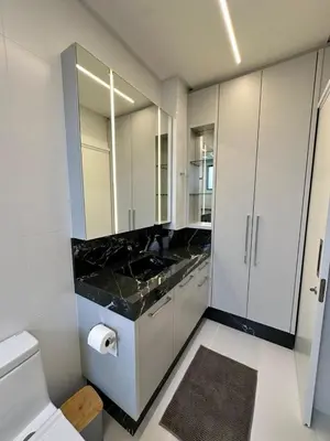 A cozinha ou kitchenette de Apartamento no coração de meia praia com 4 suítes e 3 vagas de garagem