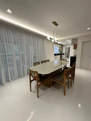 A cozinha ou kitchenette de Apartamento no coração de meia praia com 4 suítes e 3 vagas de garagem
