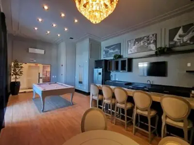 A cozinha ou kitchenette de Luxuoso Apartamento com Rooftop Vista Mar, Piscina Aquecida e Ofurô