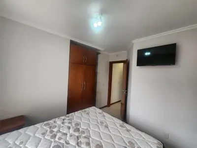 Uma cama ou camas num quarto em A243 Ed Maria Clara 101 - Bombas