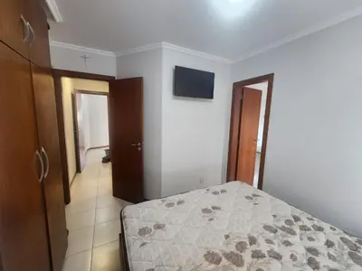 Uma cama ou camas num quarto em A243 Ed Maria Clara 101 - Bombas