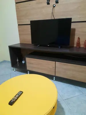 Uma televisão e/ou sistema de entretenimento em Casa 300m da praia