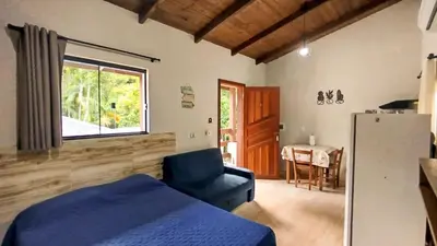 Uma área de estar em ROD_01 Monoambiente confotable para parejas