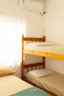Uma cama ou camas num quarto em Casa de Praia - Residencial de Zimbros - 130 metros da Praia