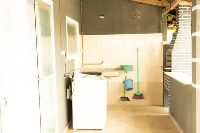 A cozinha ou kitchenette de Casa de Praia - Residencial de Zimbros - 130 metros da Praia