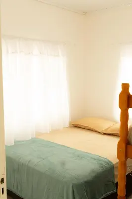 Uma cama ou camas num quarto em Casa de Praia - Residencial de Zimbros - 130 metros da Praia