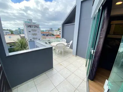 Uma varanda ou terraço em Duplex com piscina na praia de Bombinhas