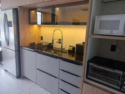 A cozinha ou kitchenette de Casa em BC 4 dorm e piscina