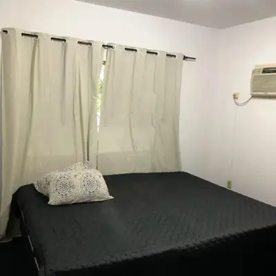 Quarto econômico 50 metros da praia