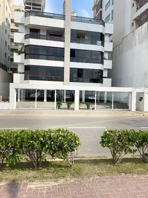 O edifício onde o apartamento está situado