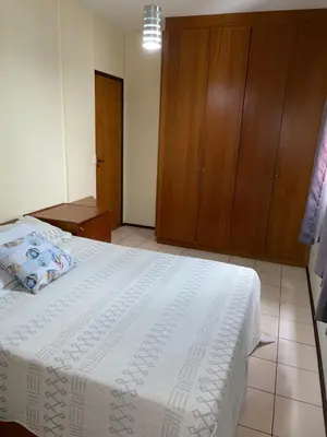 Uma cama ou camas num quarto em Ap pé na areia centro -10m da praia