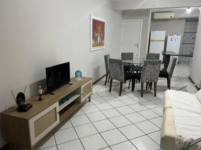 Uma televisão e/ou sistema de entretenimento em Pé na Areia! A melhor localização da praia!