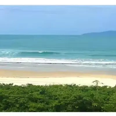 Pé na Areia! A melhor localização da praia!