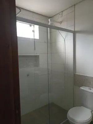 Uma casa de banho em Casa Contêiner em Mariscal, 350 metros da praia do Canto grande