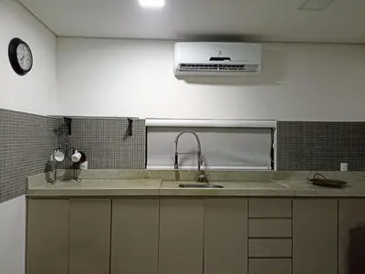 A cozinha ou kitchenette de Casa Contêiner em Mariscal, 350 metros da praia do Canto grande