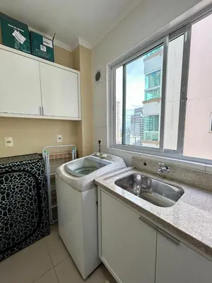 A cozinha ou kitchenette de Apto luxuoso próximo ao mar
