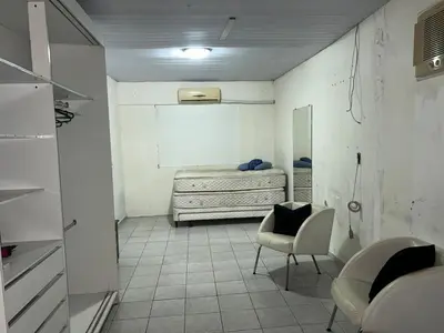 Uma área de estar em casa veraneio para famílias