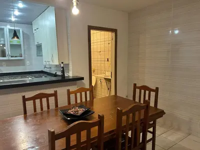 A cozinha ou kitchenette de casa veraneio para famílias