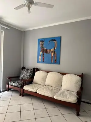 Uma área de estar em Apartamento a 500metros da praia!