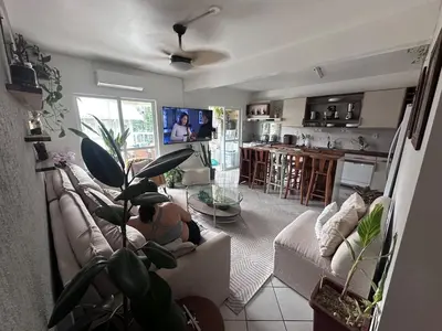 Uma televisão e/ou sistema de entretenimento em Residencial Solar das Bromelias Bombinhas ap120