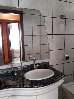 Uma casa de banho em Apartamento amplo em Meia Praia sc