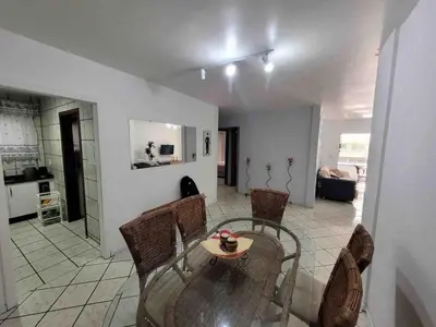 A cozinha ou kitchenette de Apartamento amplo em Meia Praia sc