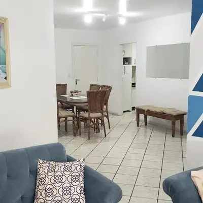 Apartamento amplo em Meia Praia sc
