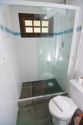 Uma casa de banho em Cabanas Do Araçá Villa