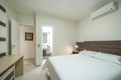 Uma cama ou camas num quarto em Apartamento Palazzo Em bombinhas