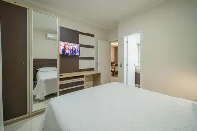 Uma cama ou camas num quarto em Apartamento Palazzo Em bombinhas