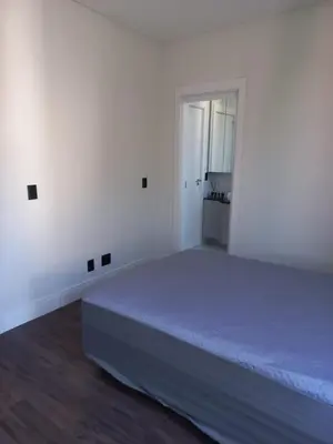 Uma cama ou camas num quarto em eveline ceszar