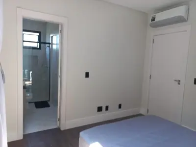 Uma cama ou camas num quarto em eveline ceszar
