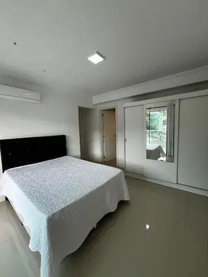 Uma cama ou camas num quarto em COBERTURA PRAIA DE BOMBAS 350mt