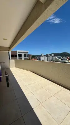Uma varanda ou terraço em COBERTURA PRAIA DE BOMBAS 350mt