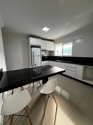 A cozinha ou kitchenette de COBERTURA PRAIA DE BOMBAS 350mt