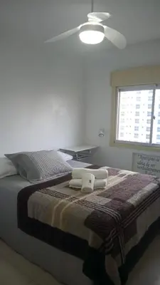 Uma cama ou camas num quarto em Apartamento quadra mar, 1 dos quartos com ar-condicionado , Barra Sul