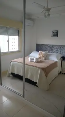 Uma cama ou camas num quarto em Apartamento quadra mar, 1 dos quartos com ar-condicionado , Barra Sul