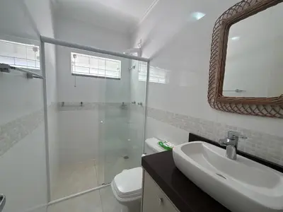 Uma casa de banho em Casa 3 Quartos Praia Bombas Bombinhas SC