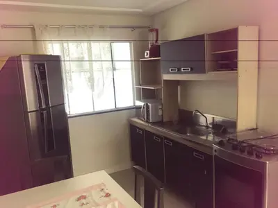 A cozinha ou kitchenette de Casa segundo piso acomoda até 6 pessoas