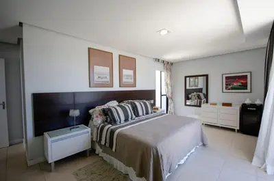 Uma cama ou camas num quarto em Ed Baia Azul Centro Bombinhas