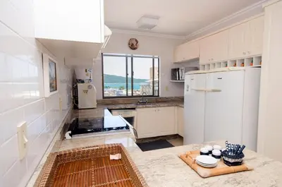 A cozinha ou kitchenette de Ed Baia Azul Centro Bombinhas