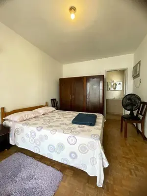Uma cama ou camas num quarto em Casa espaçosa a 100m do mar
