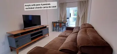 Uma televisão e/ou sistema de entretenimento em Apartamento NOVO Itapema 2 quartos e 2 vagas garagem 6 pessoas